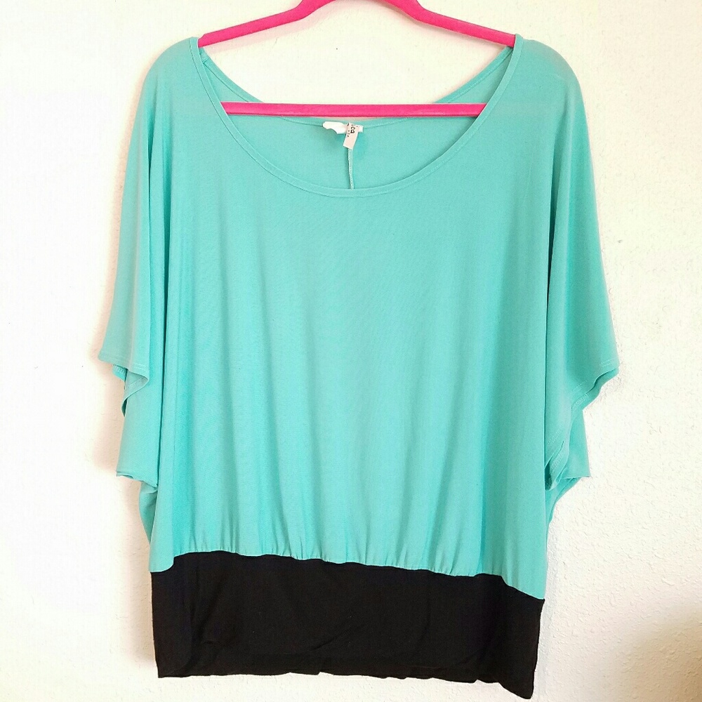 Woman's Seafoam green blouse